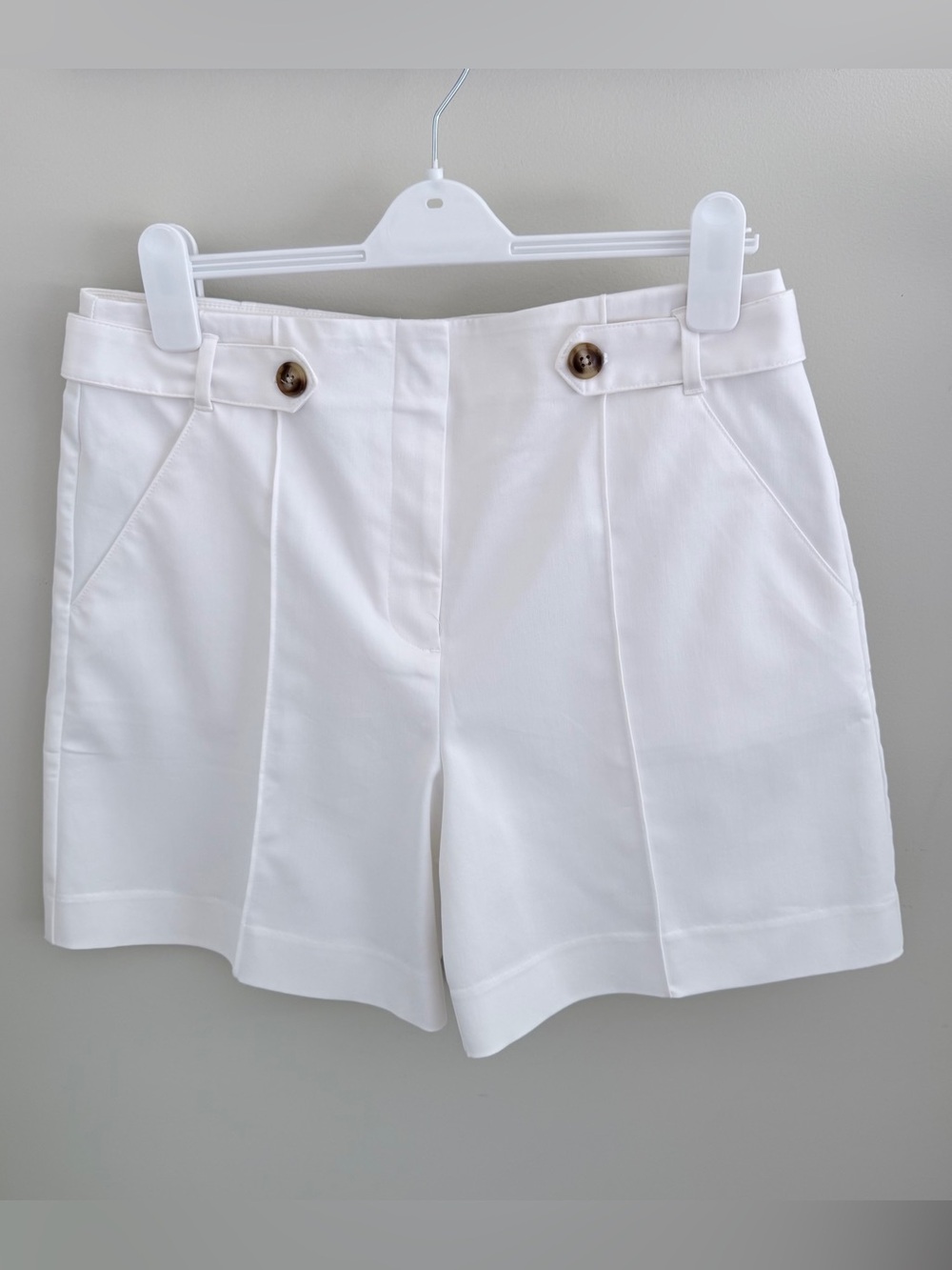 Chicos Structured Wide‑Leg White Dress Shorts – Size 2 Fits Like US Medium 8–10
